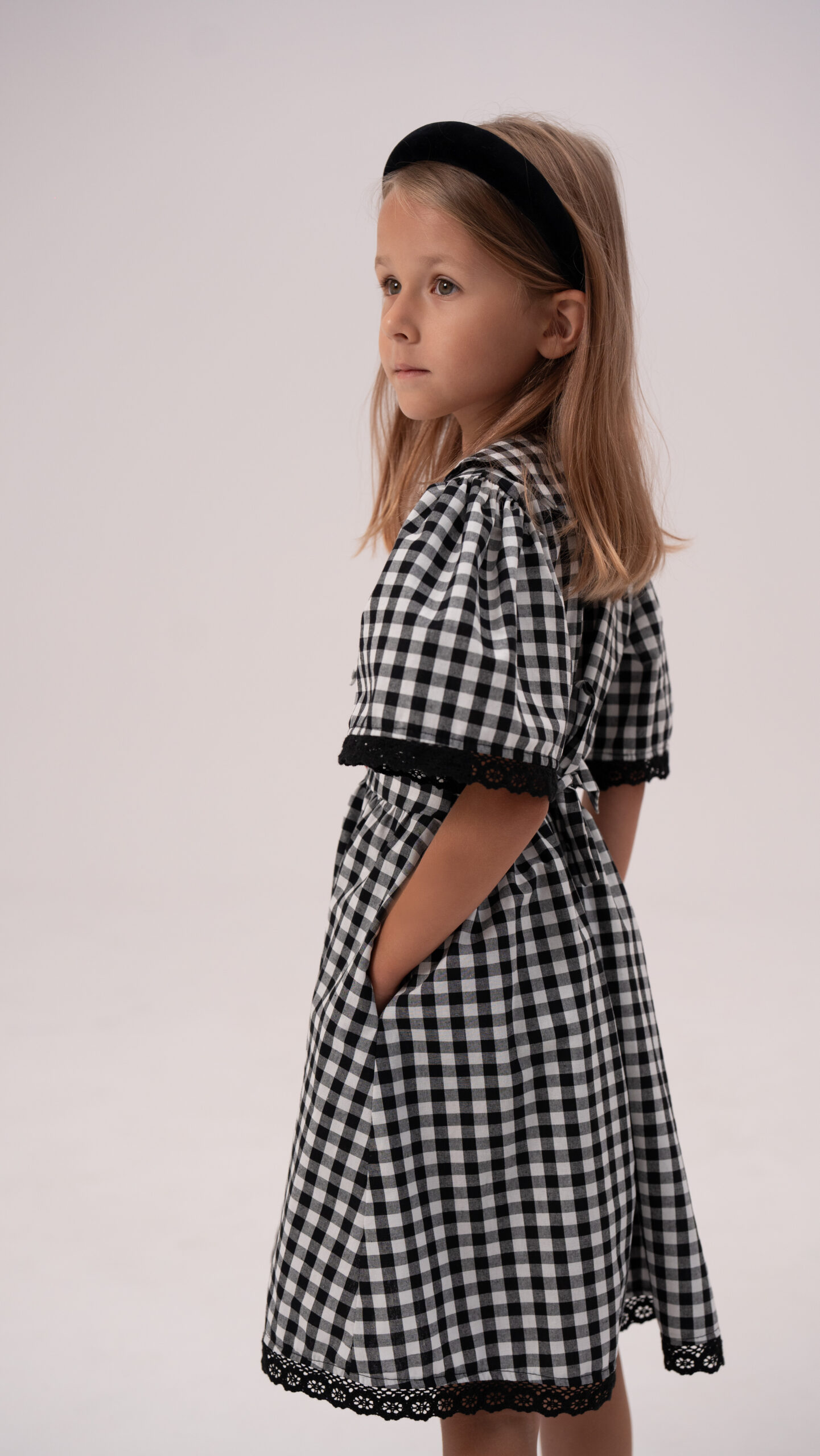 SUKIENKA DLA DZIEWCZYNKI W KRATĘ VICHY CZARNY